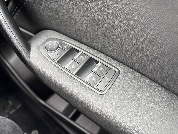Used Renault Captur 2023 for sale - 76268299: Photo 21