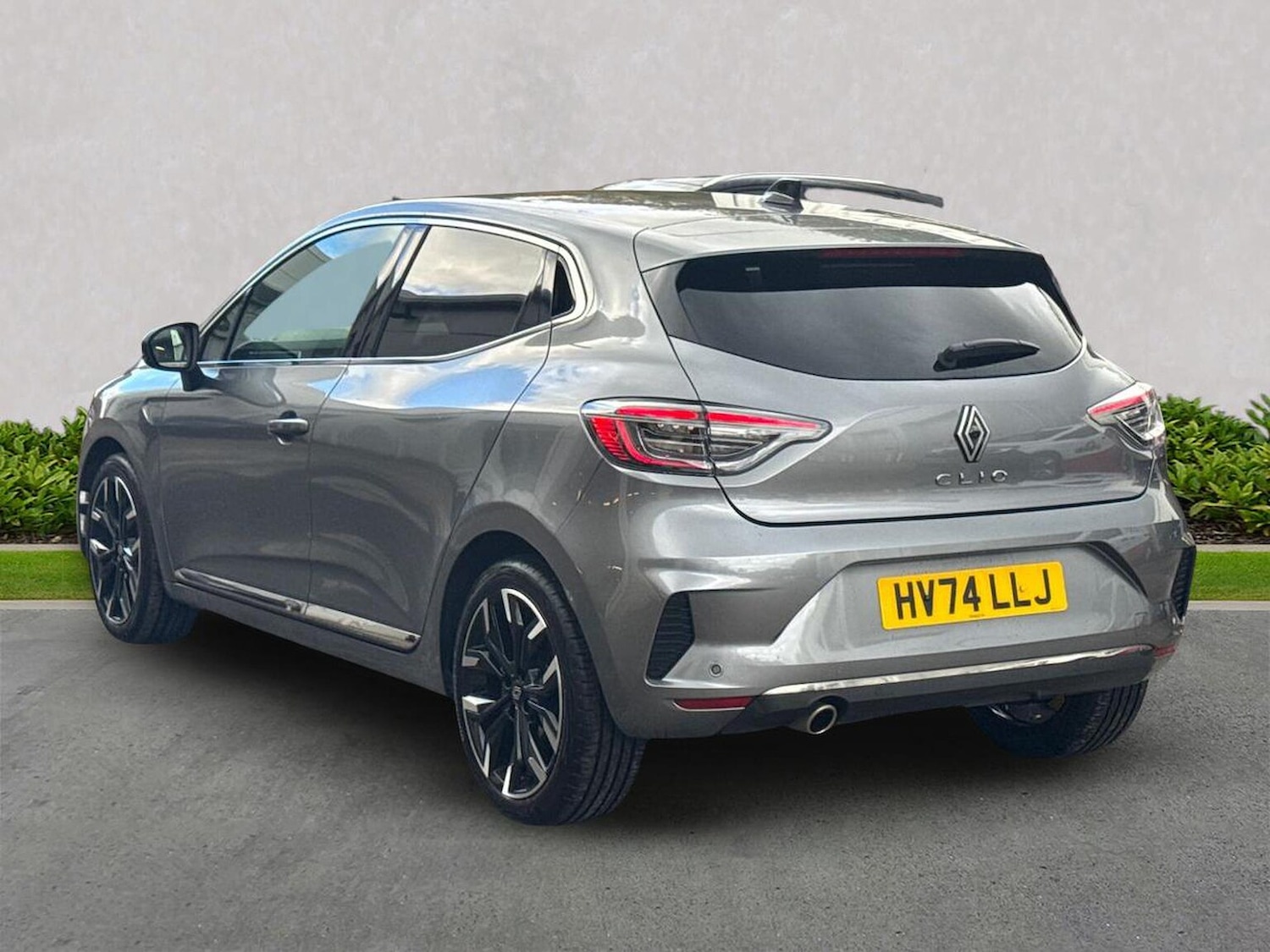 Used Renault Clio 2024 for sale - 76335180: Photo 2