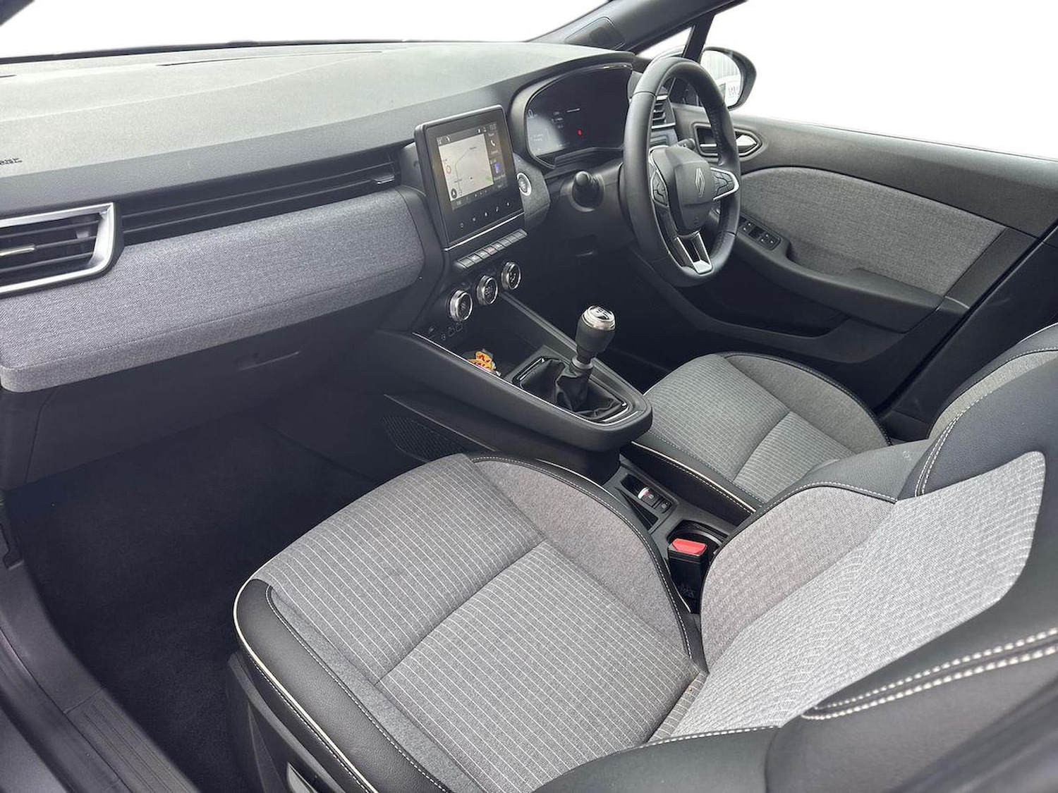 Used Renault Clio 2024 for sale - 76335180: Photo 7