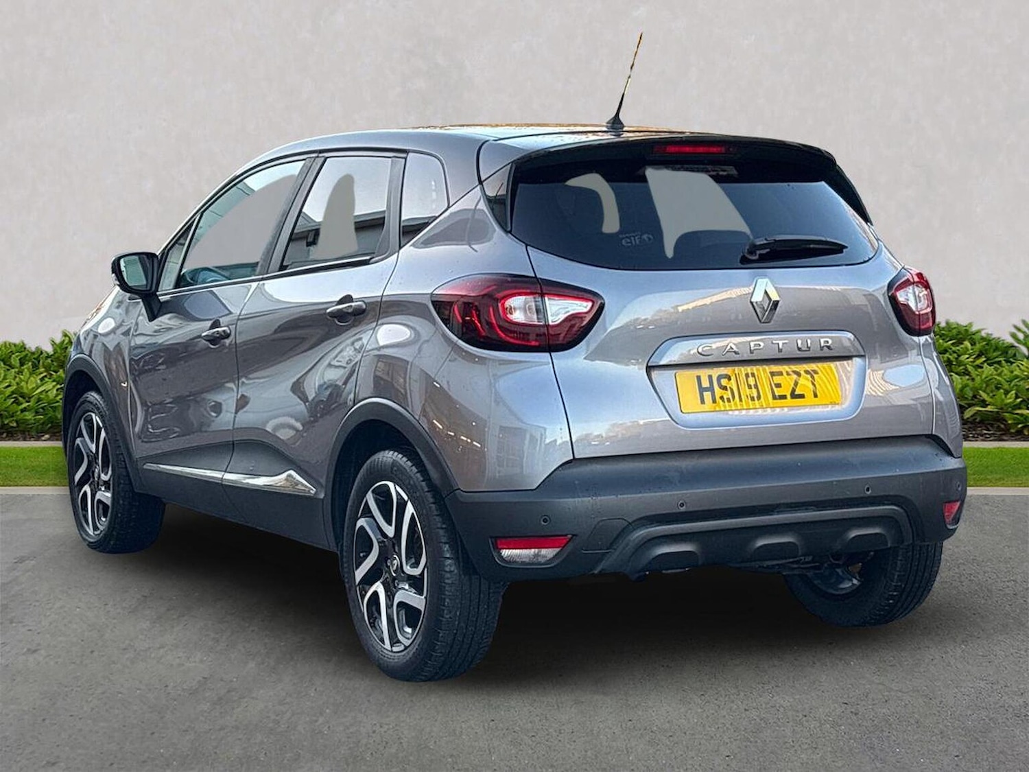 Used Renault Captur 2019 for sale - 76741220: Photo 2