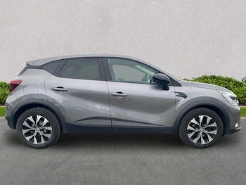 Used Renault Captur 2024 for sale - 76510769: Photo