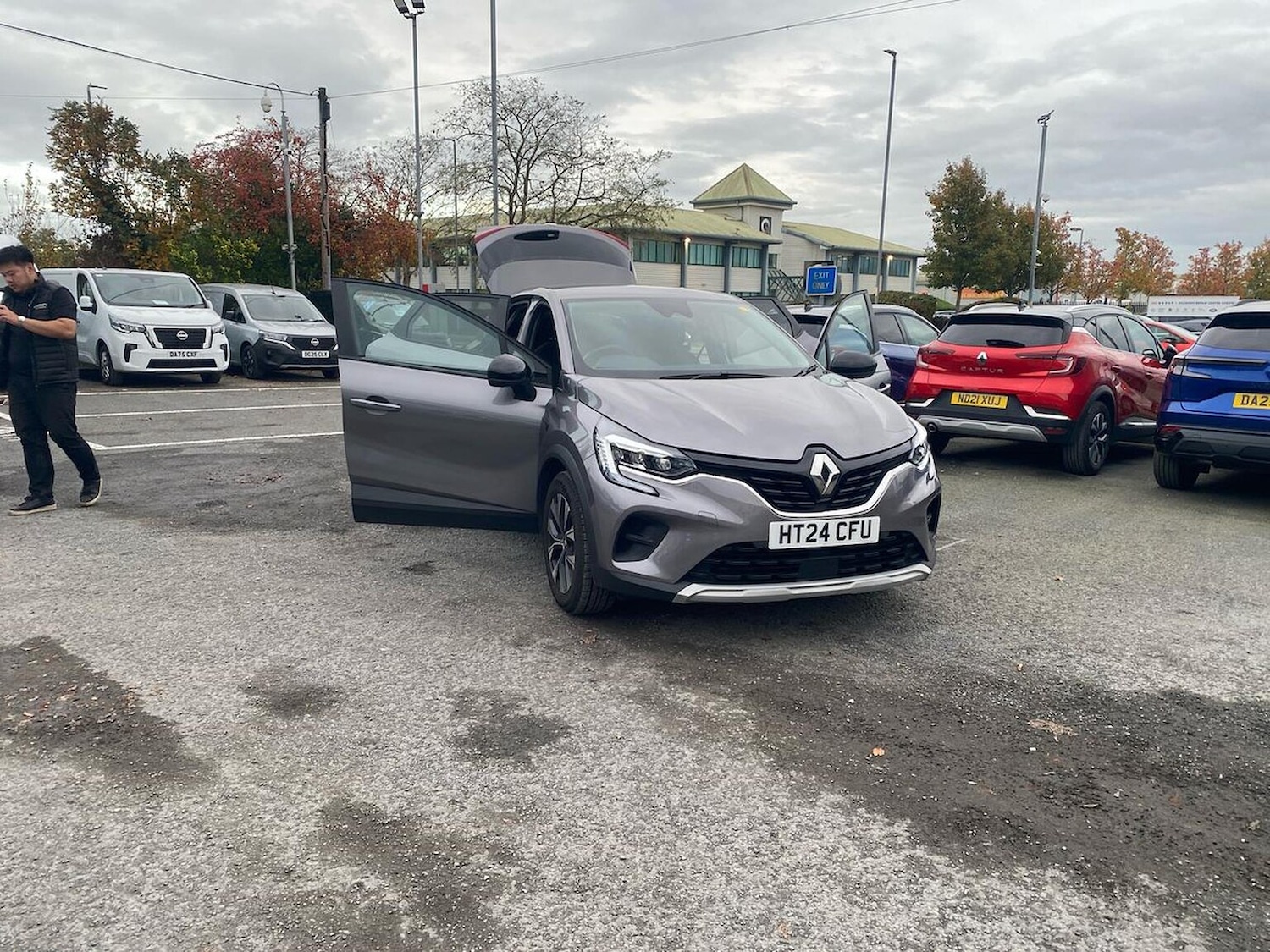 Used Renault Captur 2024 for sale - 76510769: Photo 40