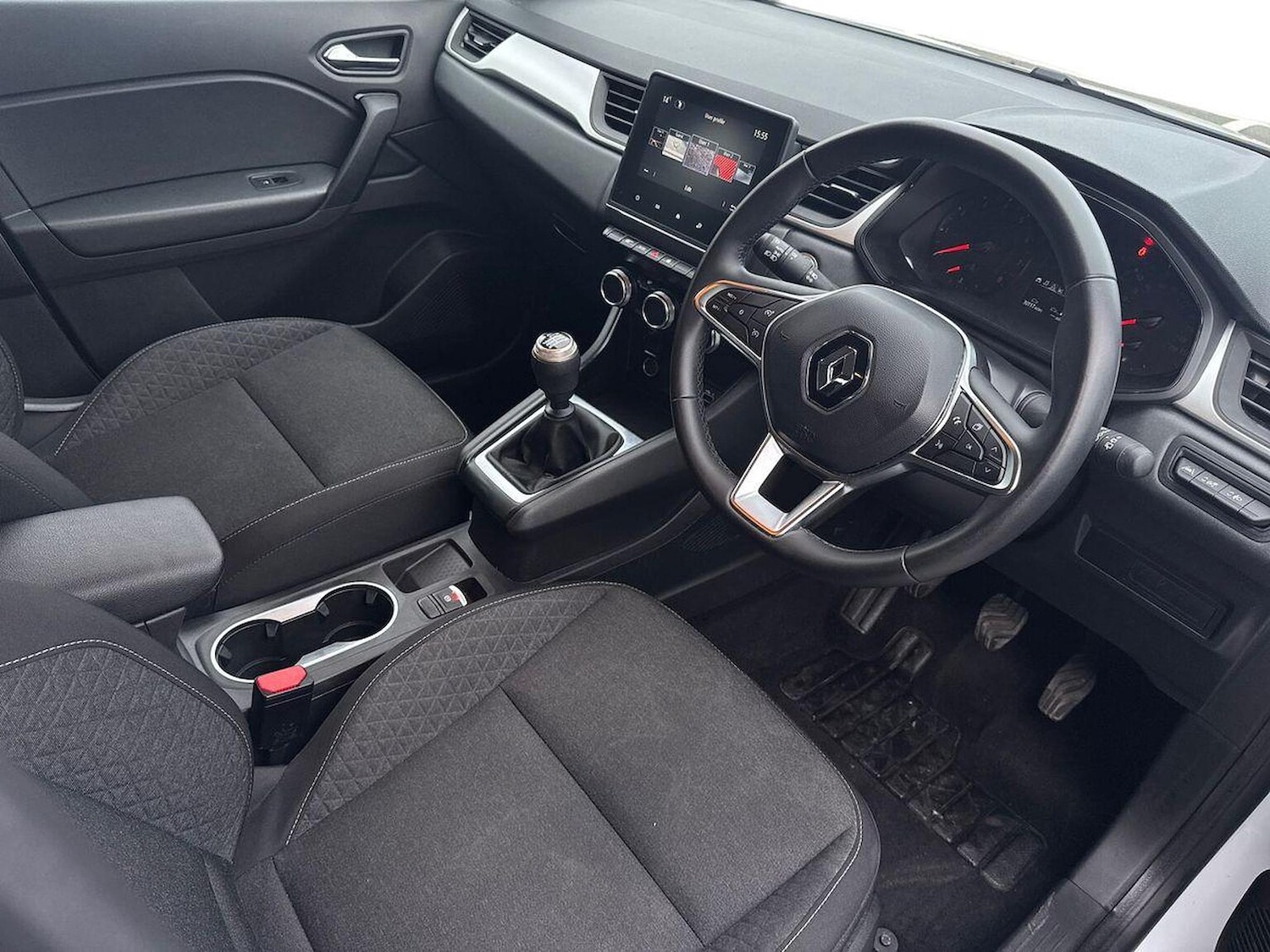 Used Renault Captur 2024 for sale - 76510765: Photo 15