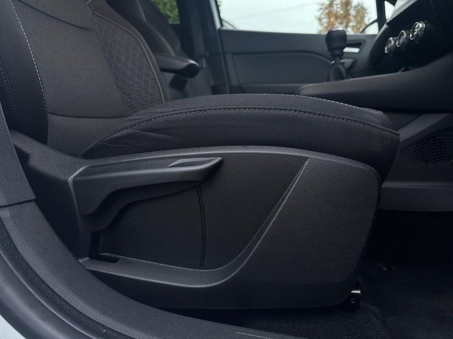 Used Renault Captur 2024 for sale - 76510765: Photo 30