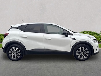 Used Renault Captur 2024 for sale - 76510765: Photo