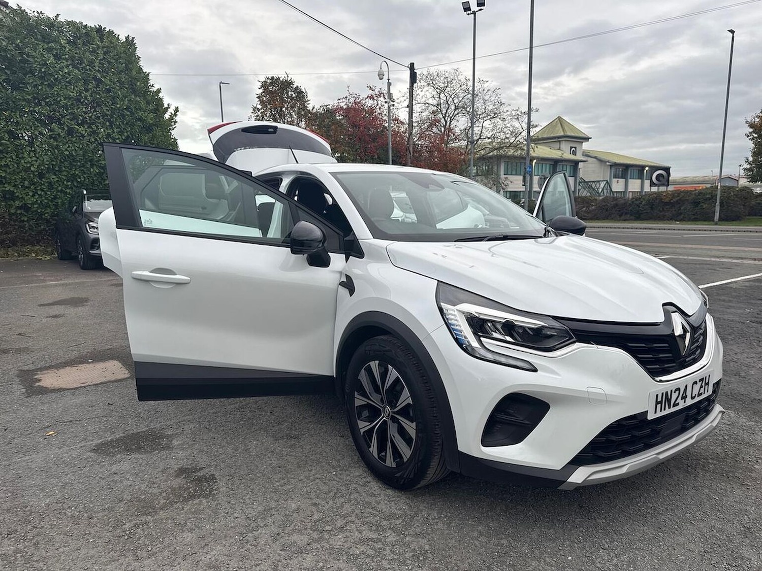 Used Renault Captur 2024 for sale - 76510765: Photo 40