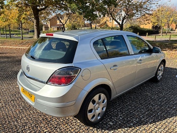 Vauxhall - Astra