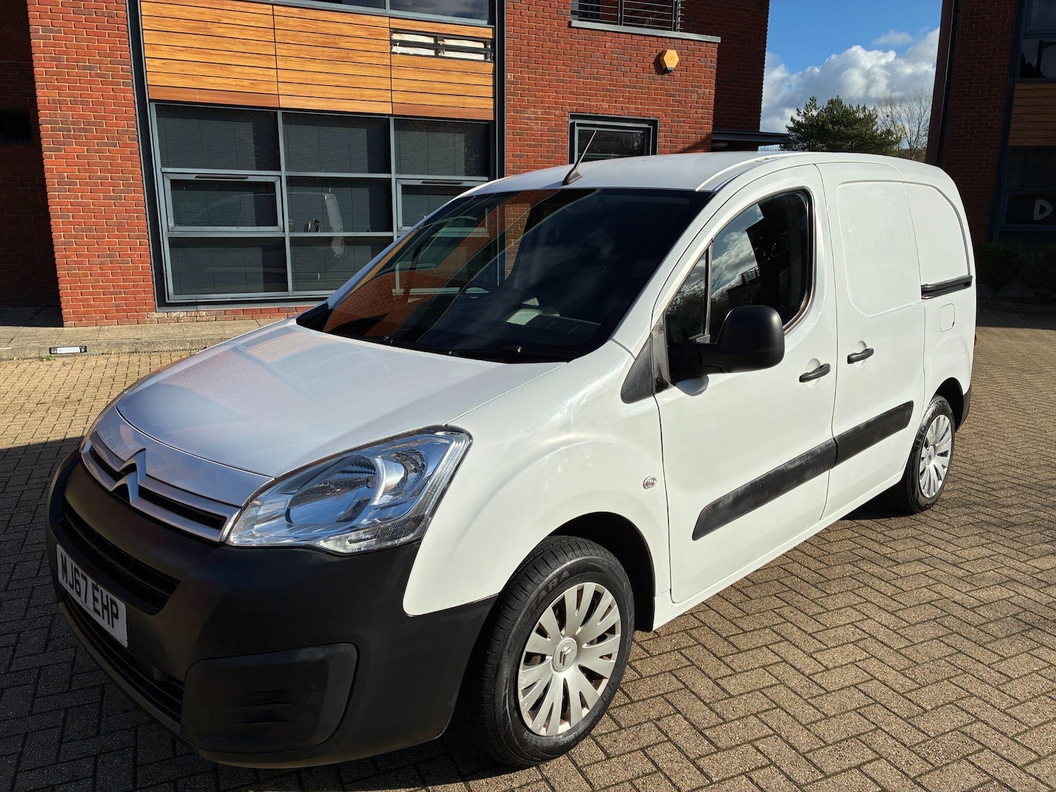 Used Citroen Berlingo 2017 for sale - 76440746: Photo 2