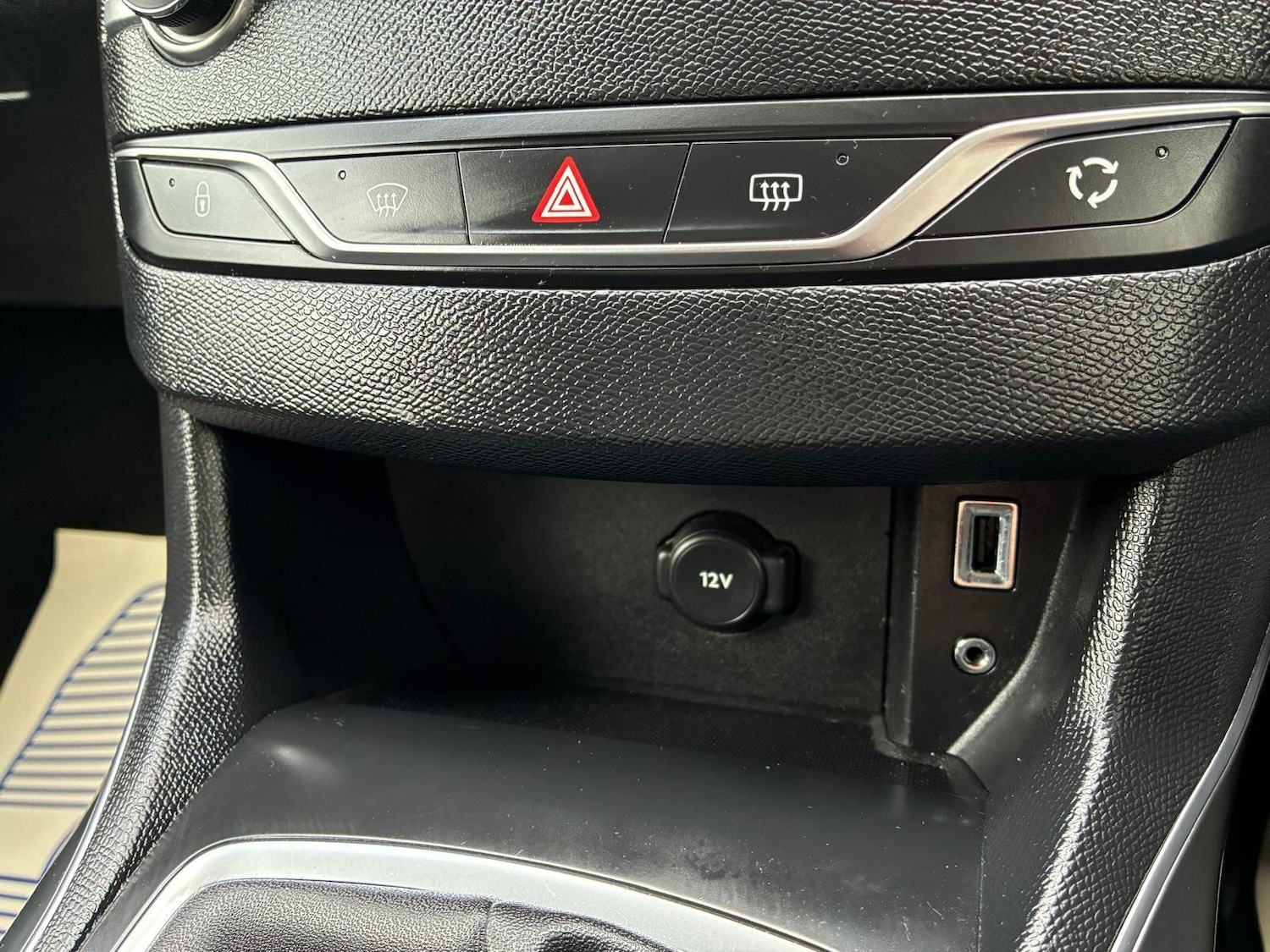 Used Peugeot 308 2015 for sale - 76138091: Photo 16
