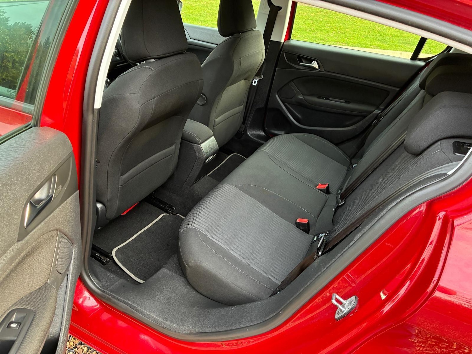 Used Peugeot 308 2015 for sale - 76138091: Photo 18