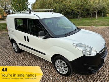 Used Vauxhall Combo 2017 for sale - 76109099: Photo