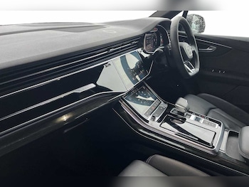 Used Audi Q7 2020 for sale - 76800403: Photo