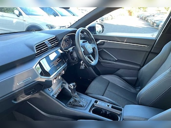 Used Audi Q3 2023 for sale - 76003139: Photo 2