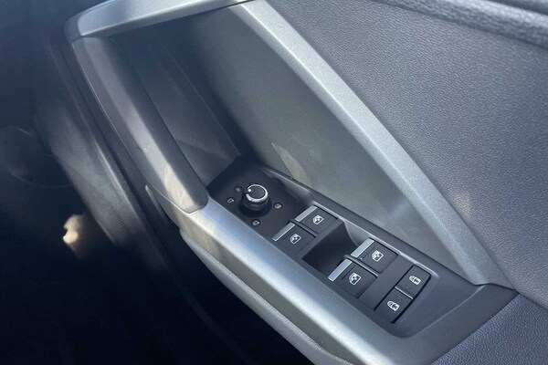 Used Audi Q3 2025 for sale - 74022010: Photo 16