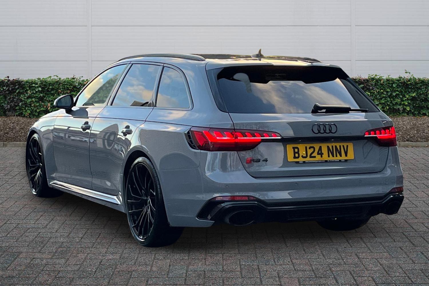 Used Audi RS4 2024 for sale - 77013544: Photo 2