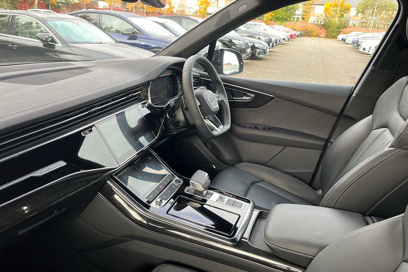 Used Audi Q7 2023 for sale - 76190610: Photo 2