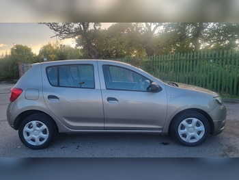Used Dacia Sandero 2015 for sale - 75881803: Photo