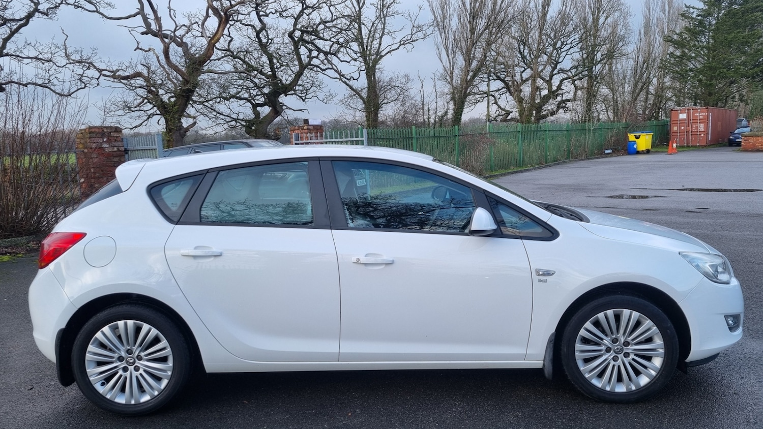 Used Vauxhall Astra 2011 for sale - 77339667: Photo 3