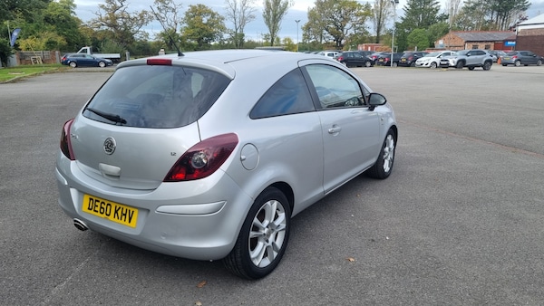 Used Vauxhall Corsa 2010 for sale - 76128862: Photo 2