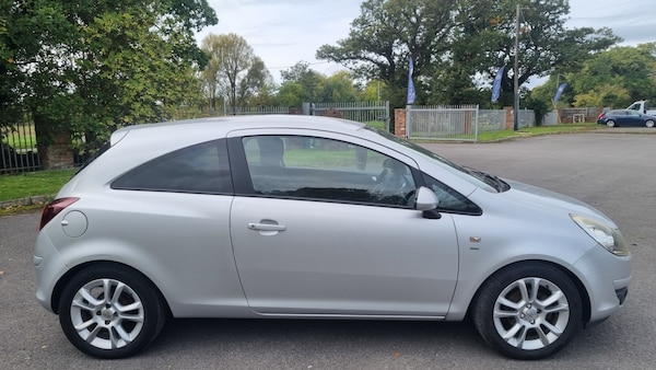 Used Vauxhall Corsa 2010 for sale - 76128862: Photo 3