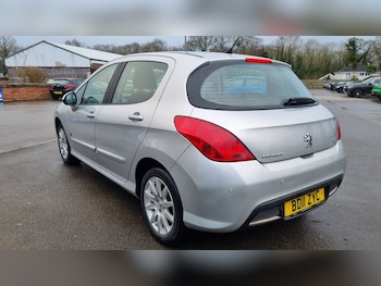 Used Peugeot 308 2011 for sale - 77691952: Photo