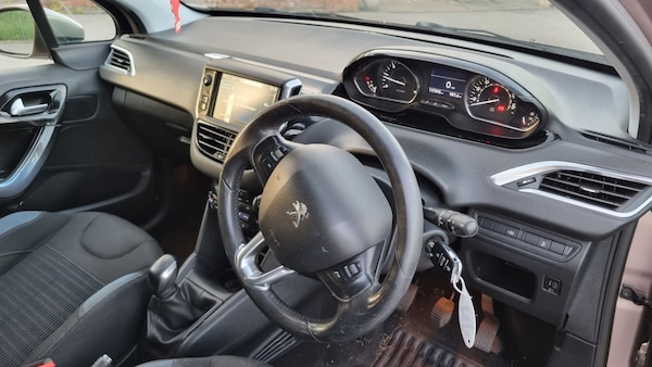 Used Peugeot 208 2012 for sale - 75208231: Photo 11