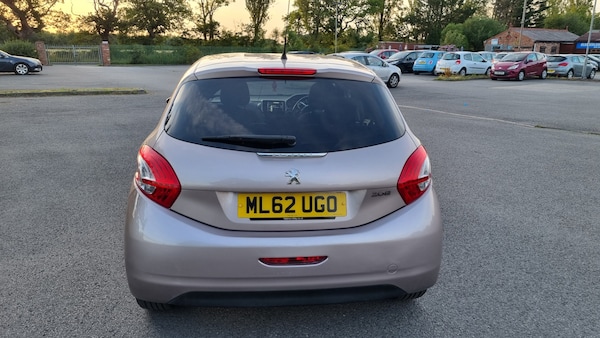 Used Peugeot 208 2012 for sale - 75208231: Photo 5