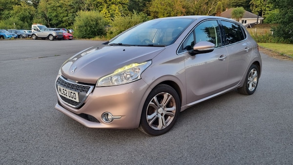 Used Peugeot 208 2012 for sale - 75208231: Photo 6