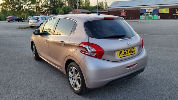 Used Peugeot 208 2012 for sale - 75208231: Photo 7