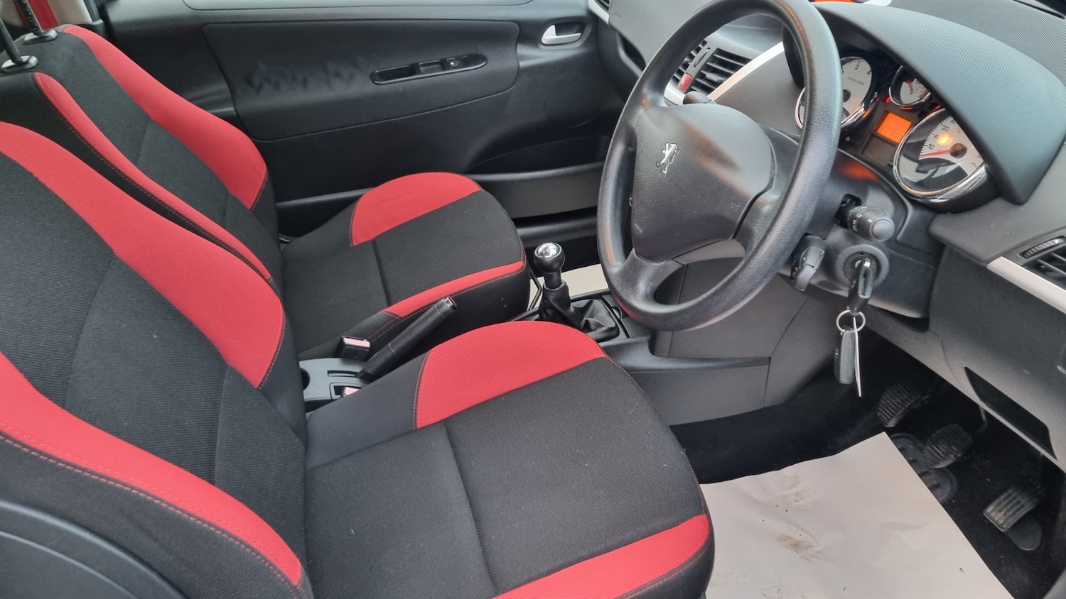 Used Peugeot 207 2010 for sale - 76762480: Photo 9