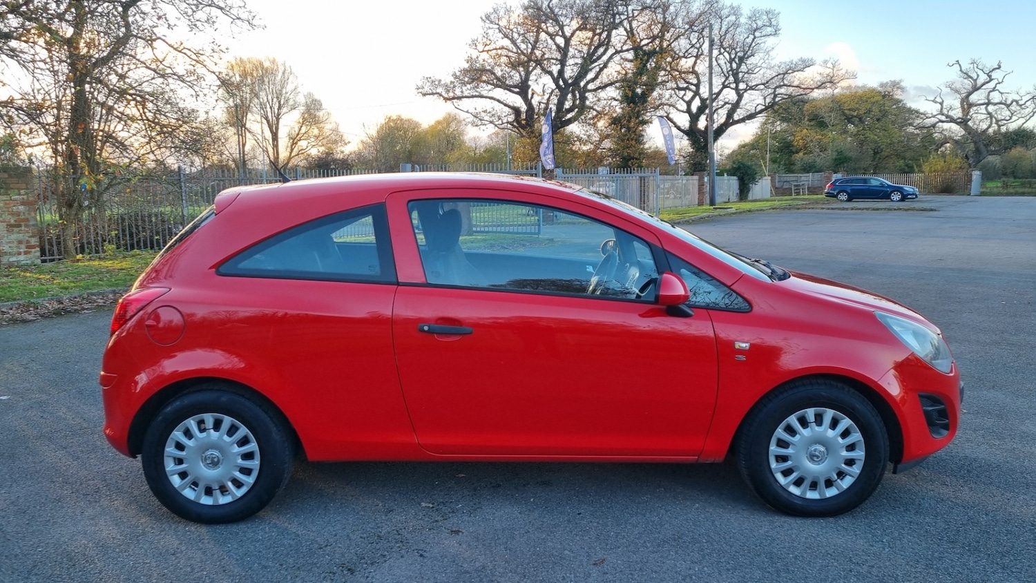Used Vauxhall Corsa 2014 for sale - 76640946: Photo 3