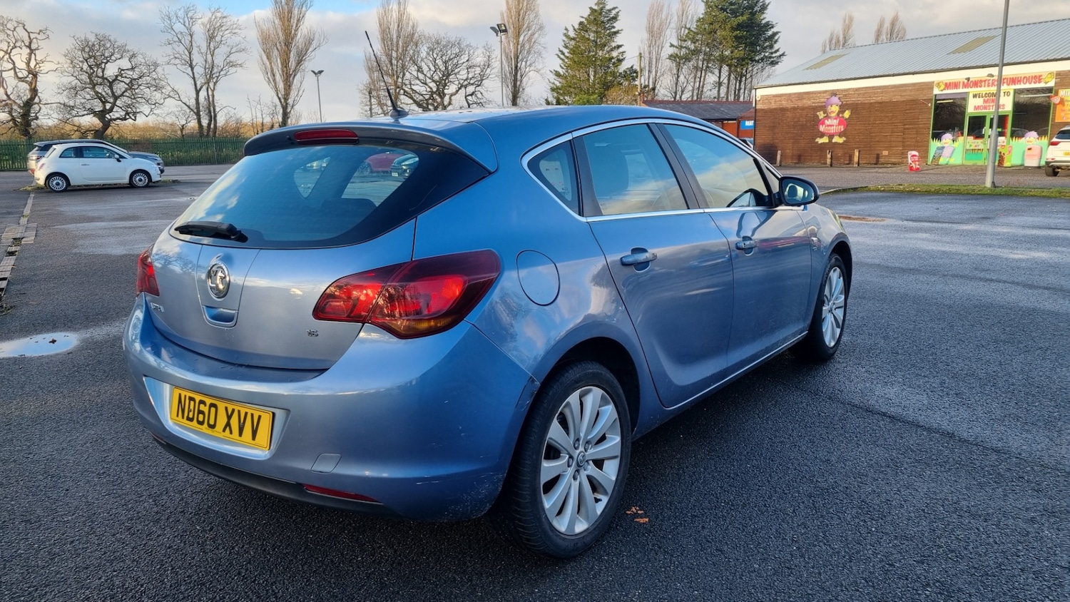 Used Vauxhall Astra 2010 for sale - 77093761: Photo 2