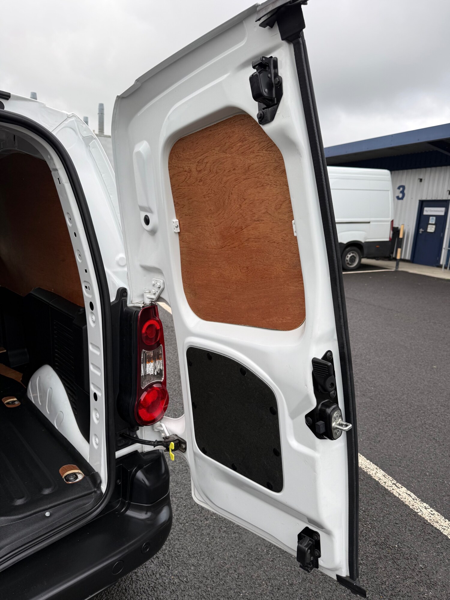 Used Peugeot Partner 2018 for sale - 77412401: Photo 15