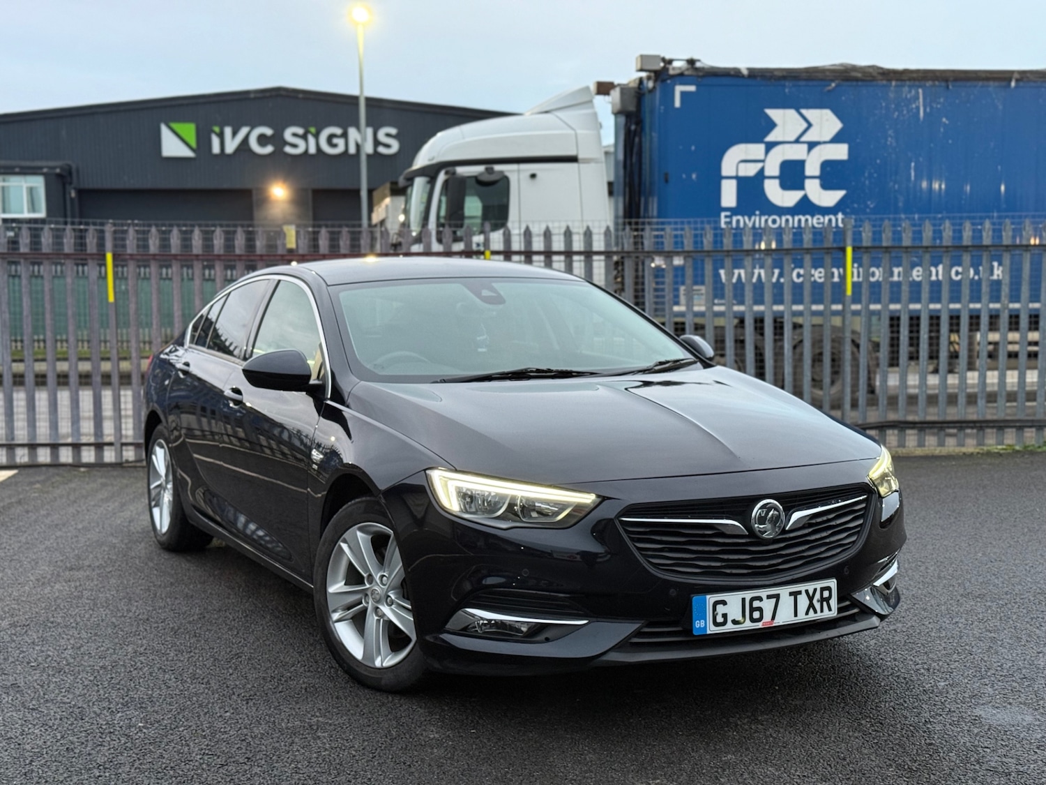 Used Vauxhall Insignia 2017 for sale - 76897150: Photo 3