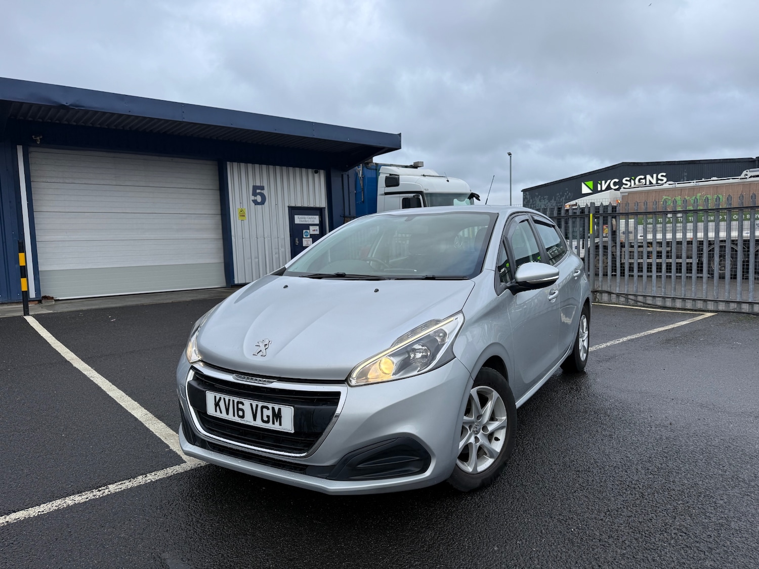 Used Peugeot 208 2016 for sale - 77310895: Photo 2