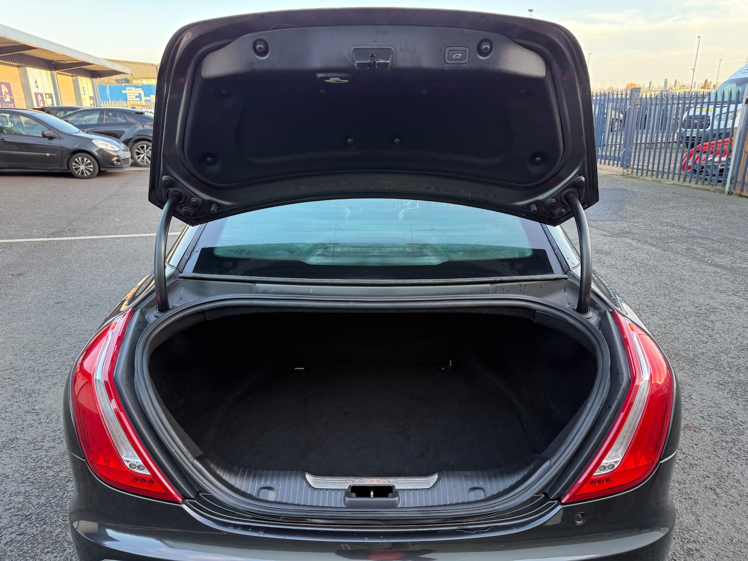 Used Jaguar XJ 2014 for sale - 78064533: Photo 15