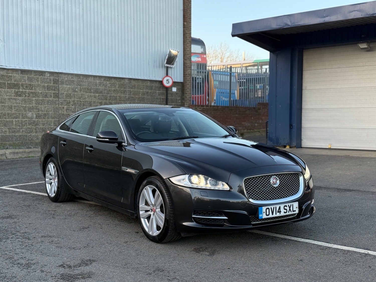 Used Jaguar XJ 2014 for sale - 78064533: Photo 3