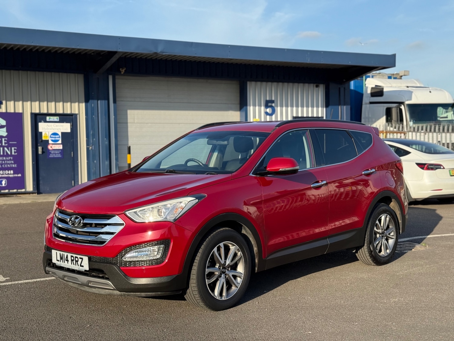 Used Hyundai Santa Fe 2014 for sale - 77998112: Photo 2