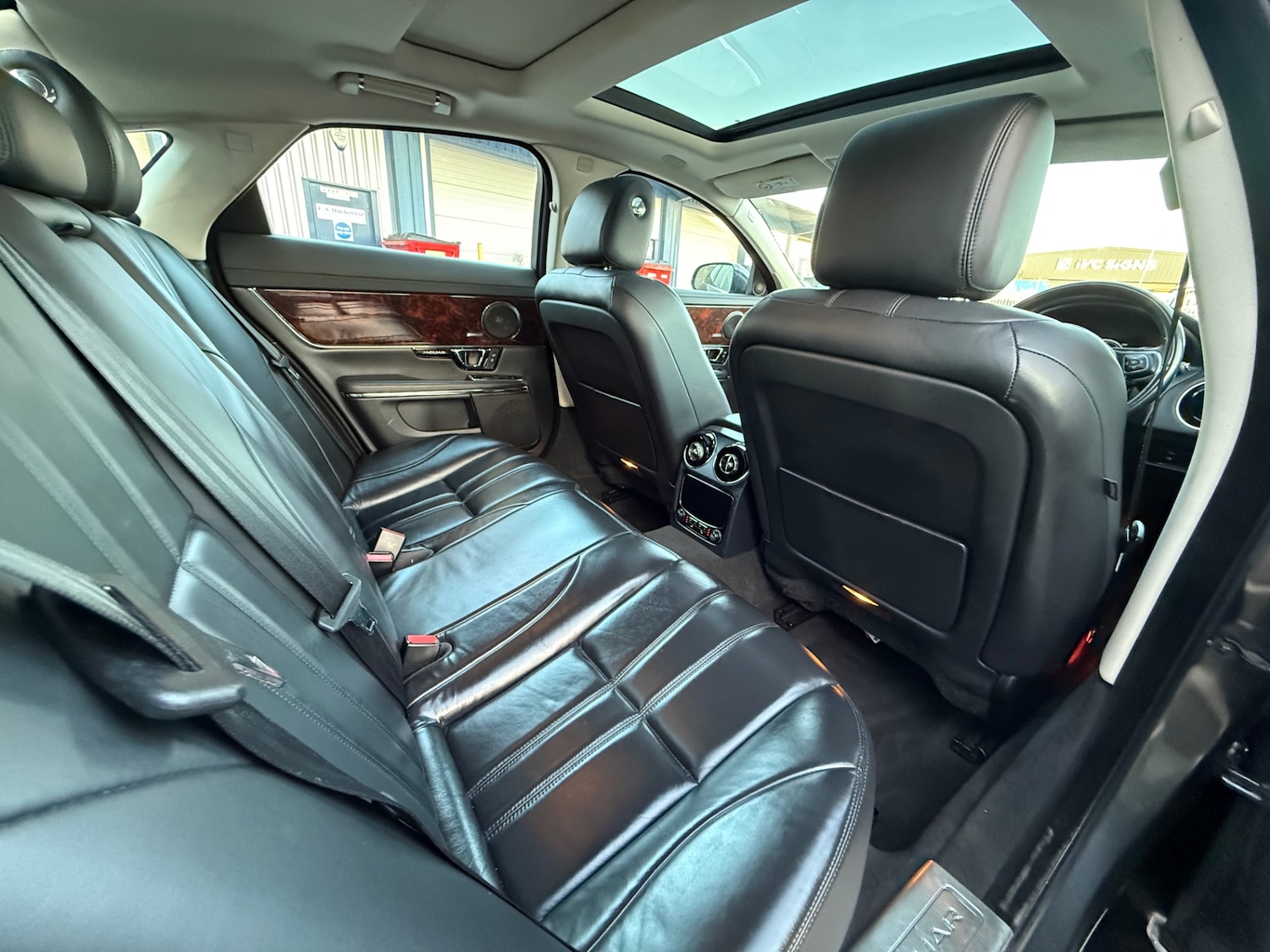 Used Jaguar XJ 2014 for sale - 76897304: Photo 12