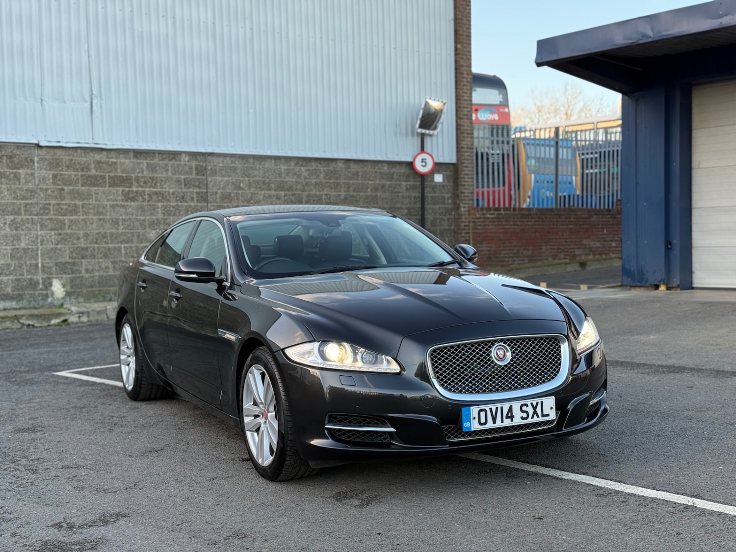 Used Jaguar XJ 2014 for sale - 76897304: Photo 27