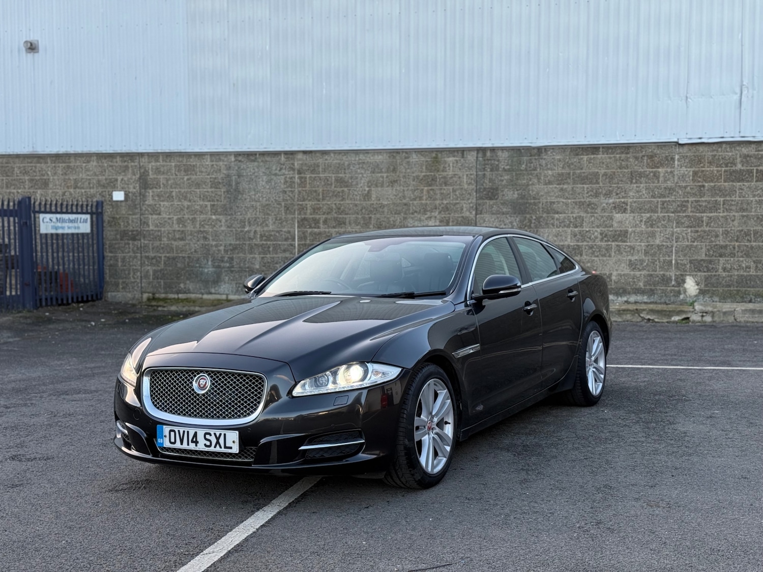 Used Jaguar XJ 2014 for sale - 76897304: Photo 28