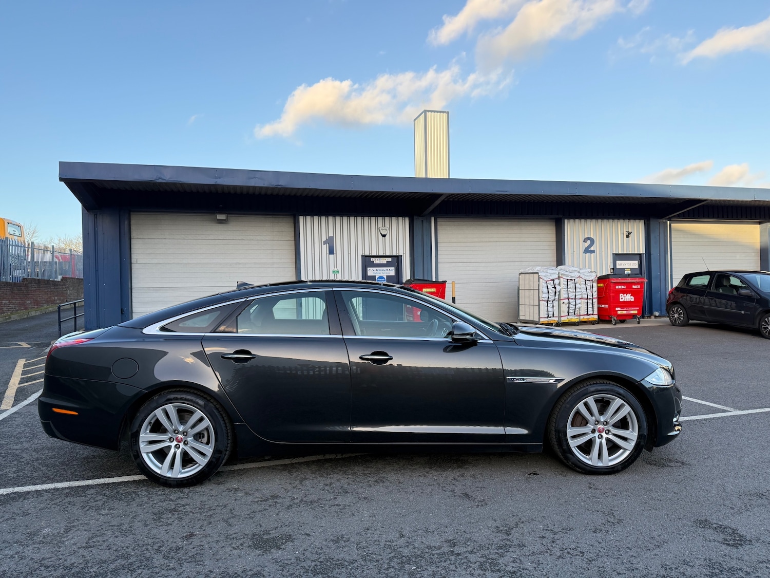 Used Jaguar XJ 2014 for sale - 76897304: Photo 6