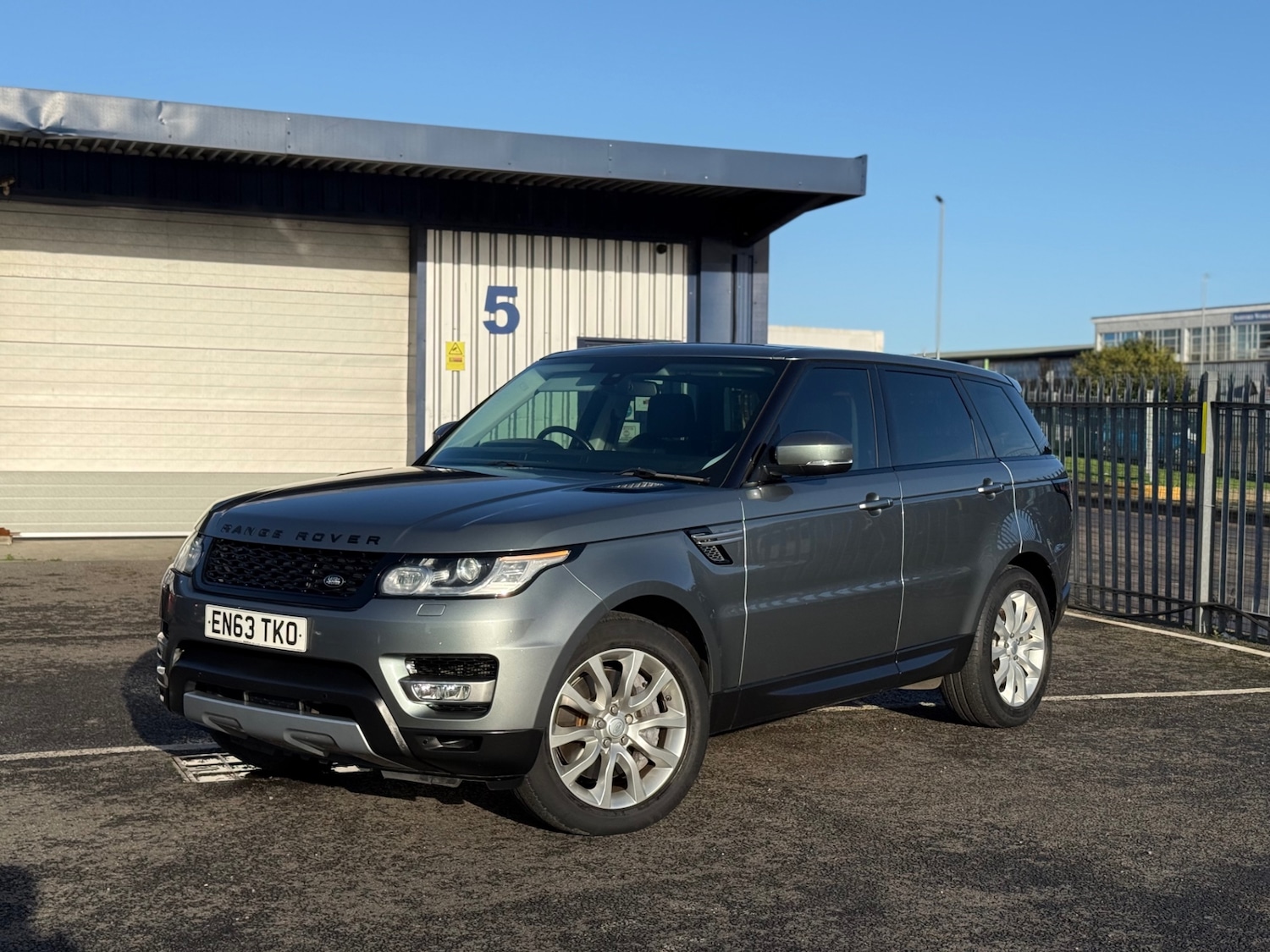 Used Land Rover Range Rover Sport 2014 for sale - 77008516: Photo 2