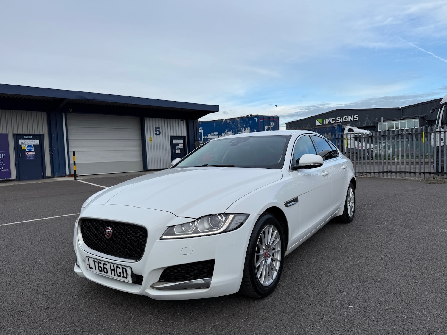 Used Jaguar XF 2016 for sale - 78037029: Photo 2