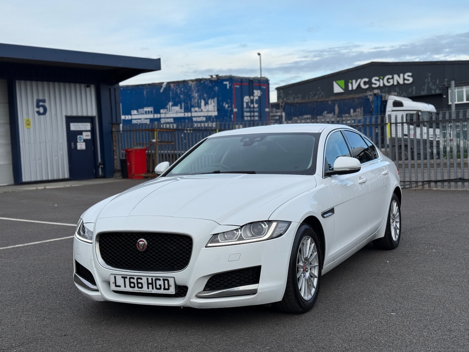 Used Jaguar XF 2016 for sale - 78037029: Photo 3
