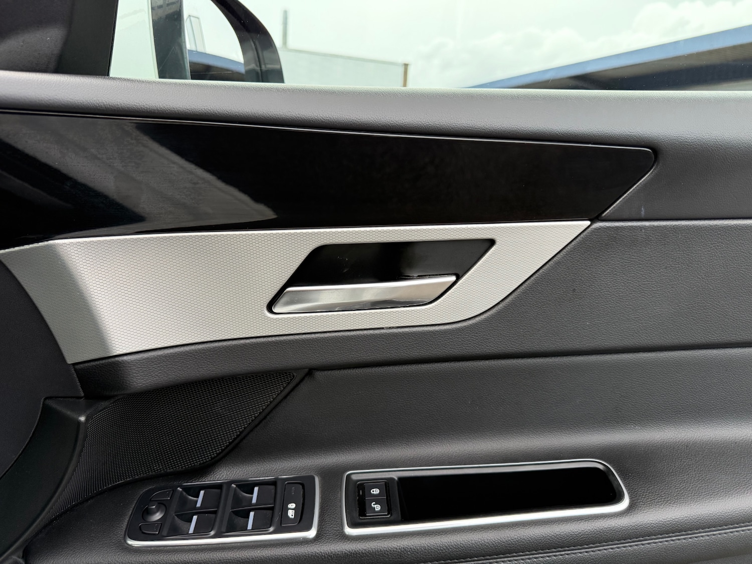 Used Jaguar XF 2016 for sale - 78037029: Photo 8