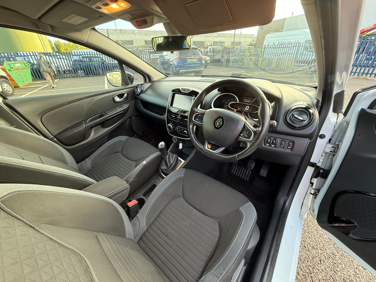 Used Renault Clio 2016 for sale - 75925636: Photo 16