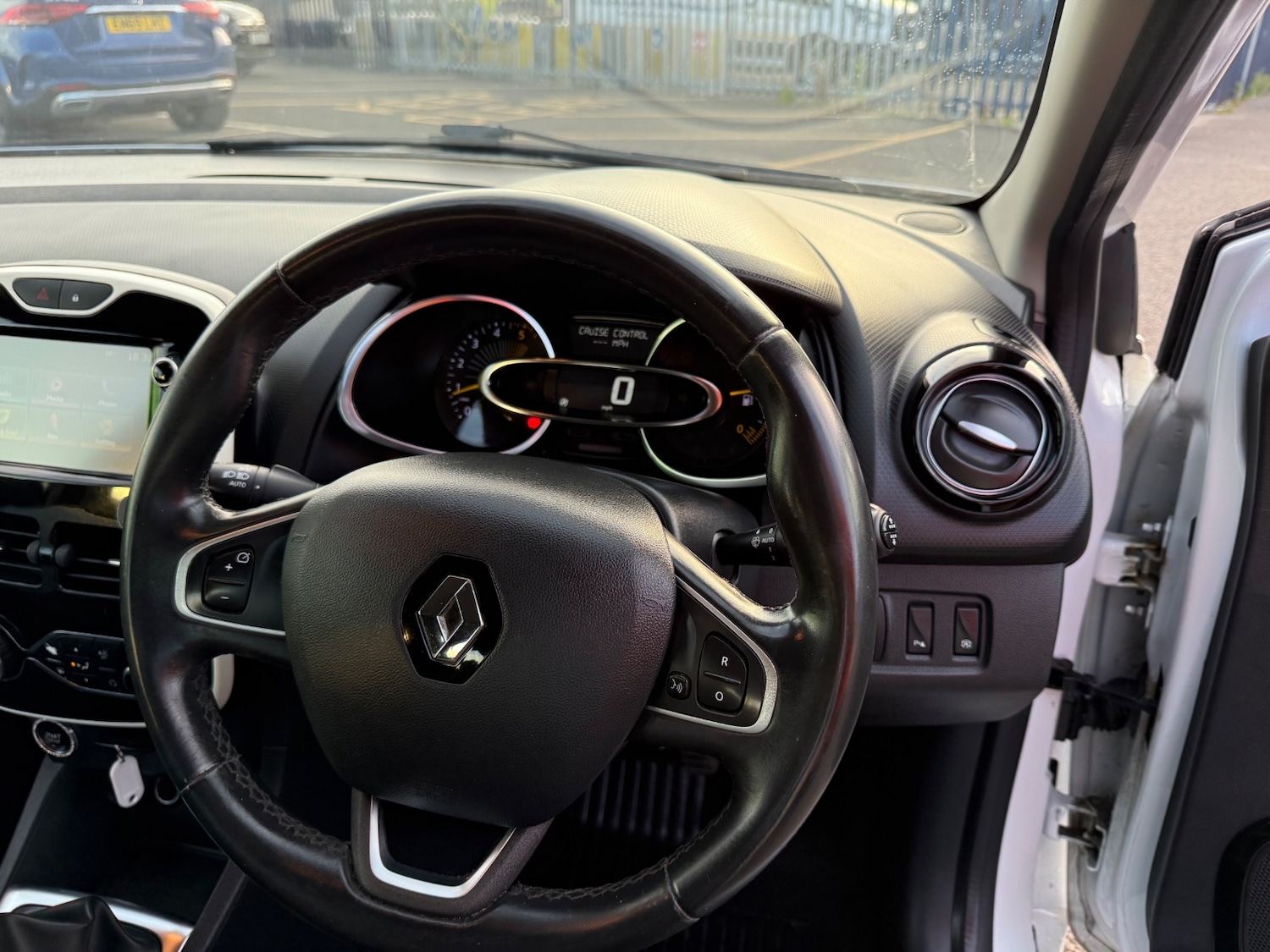 Used Renault Clio 2016 for sale - 75925636: Photo 17