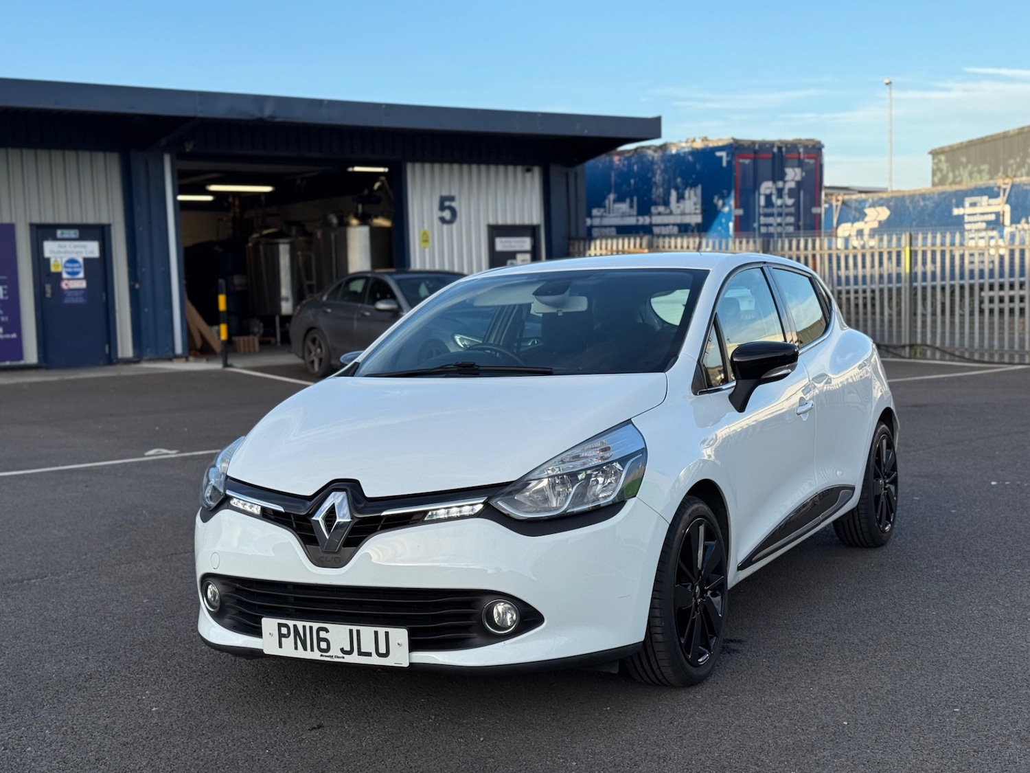 Used Renault Clio 2016 for sale - 75925636: Photo 3