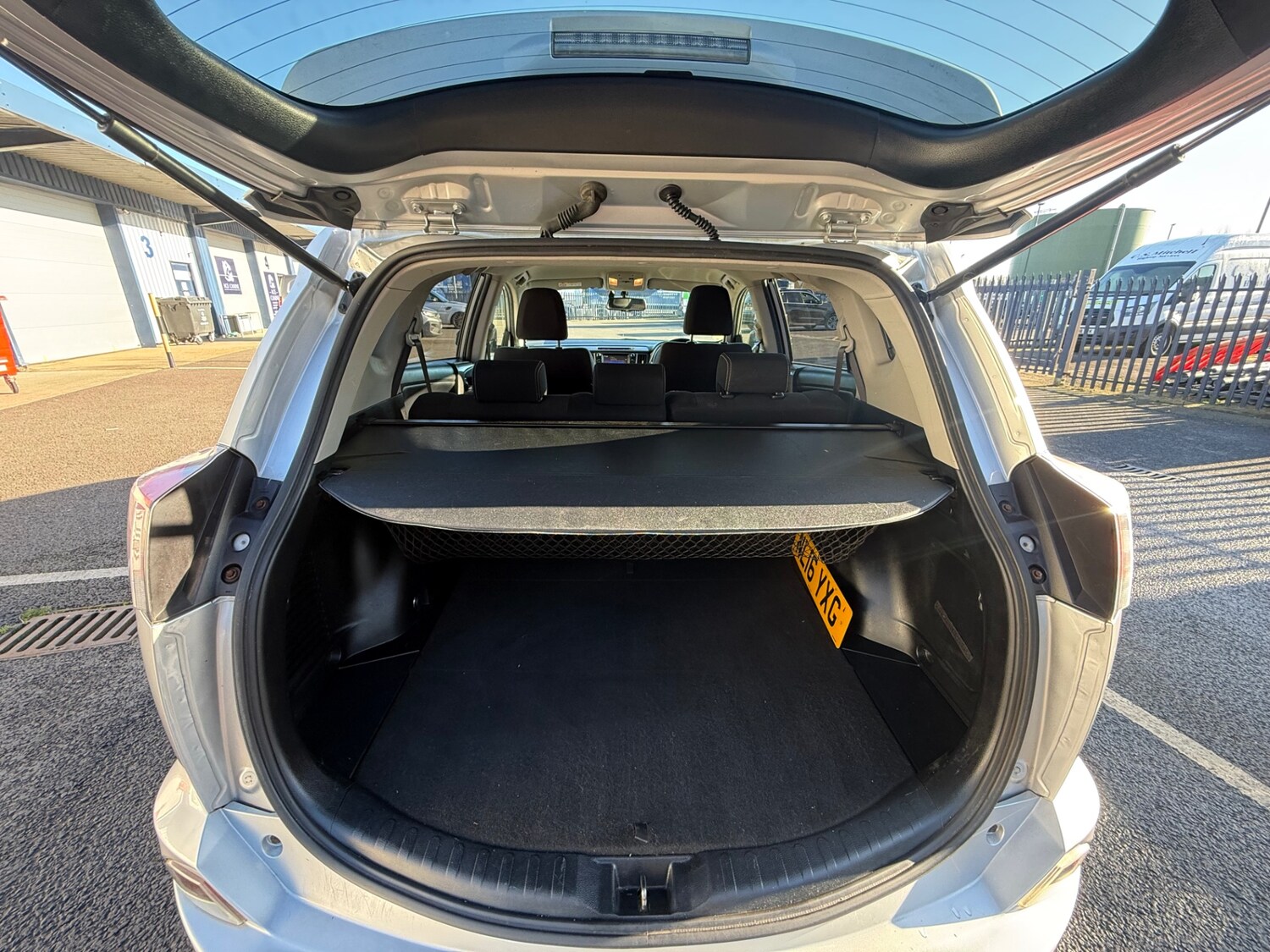 Used Toyota RAV4 2016 for sale - 76942304: Photo 11